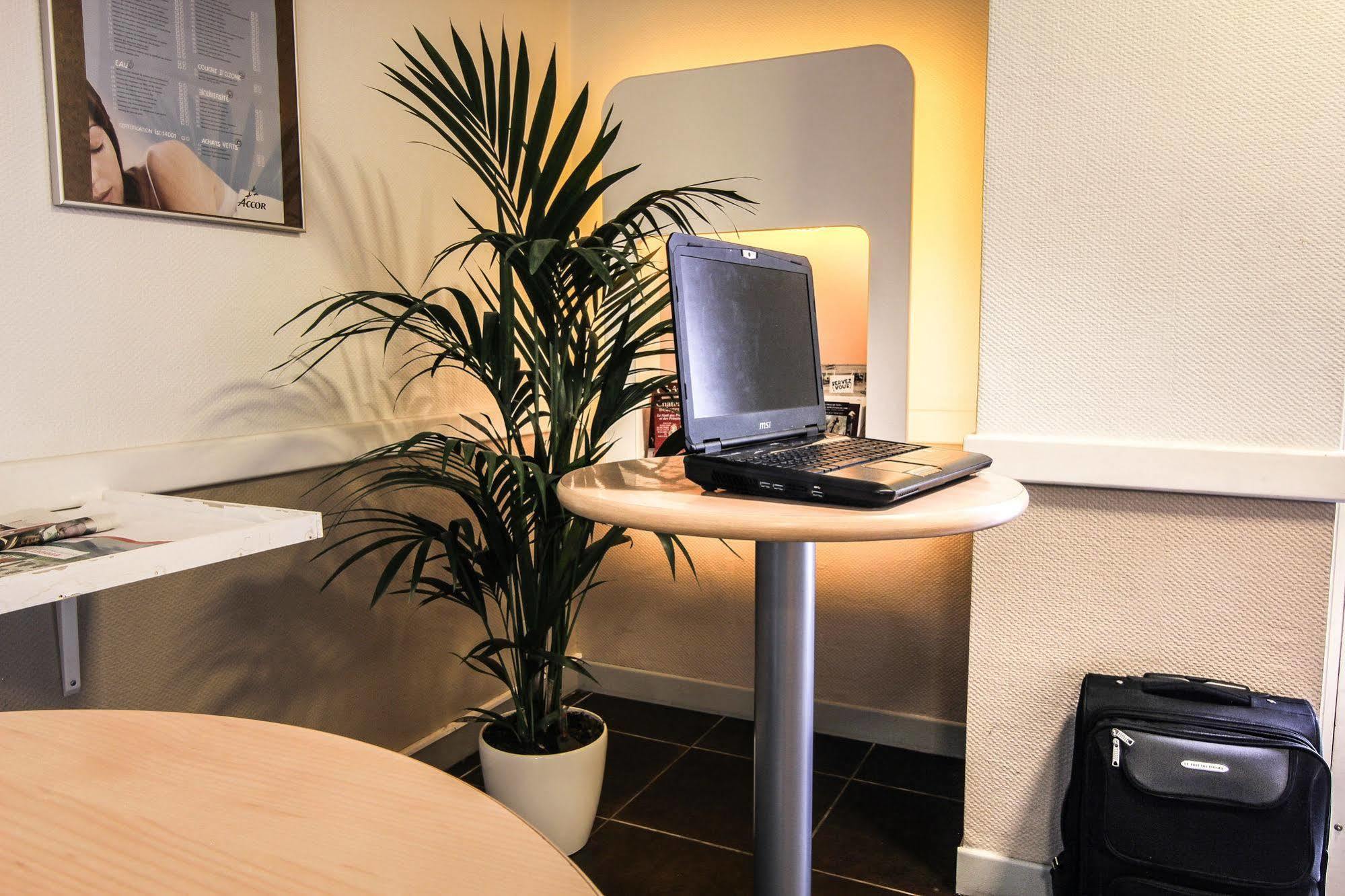 Ibis Budget Шатодён Экстерьер фото