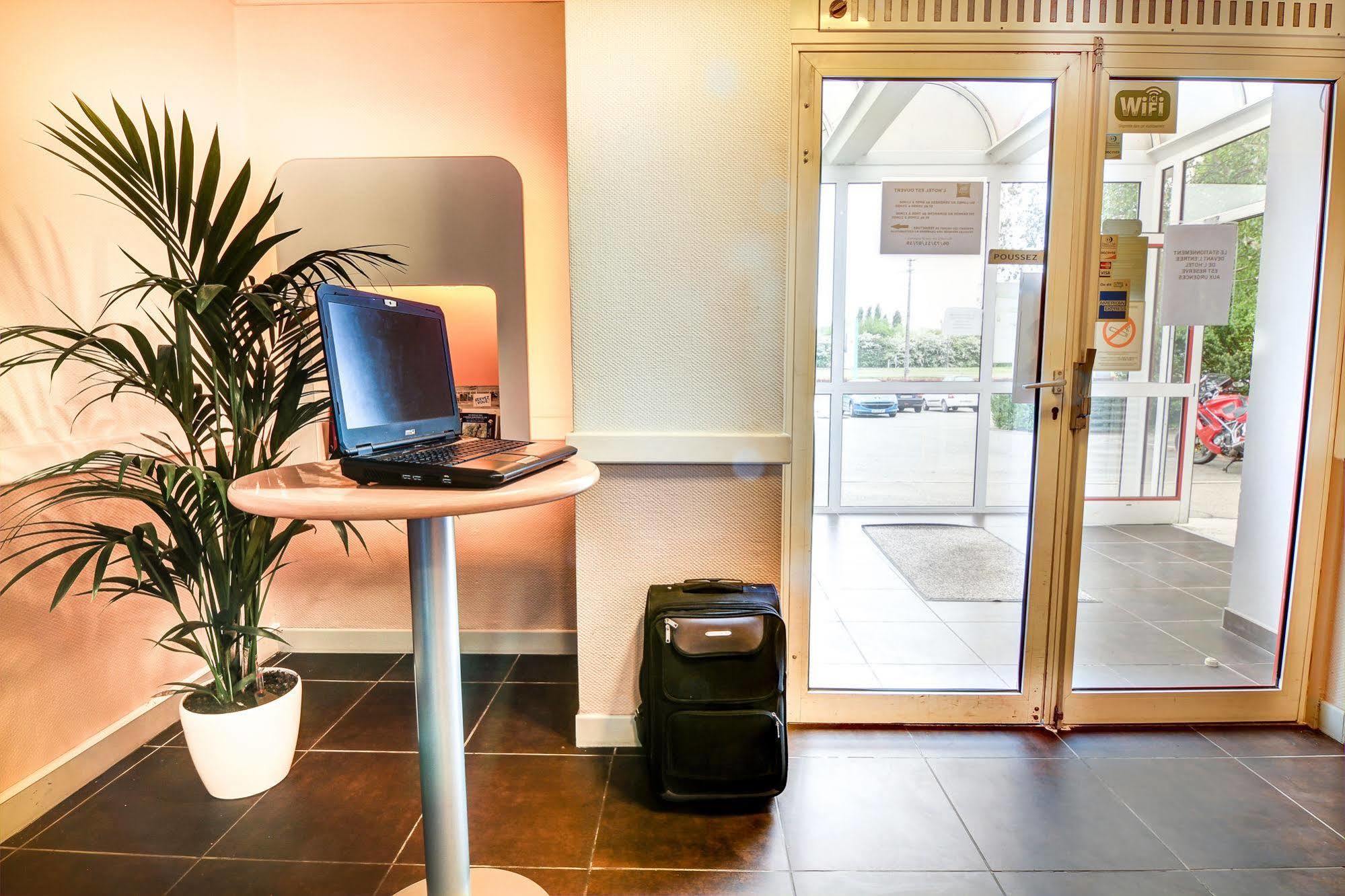 Ibis Budget Шатодён Экстерьер фото