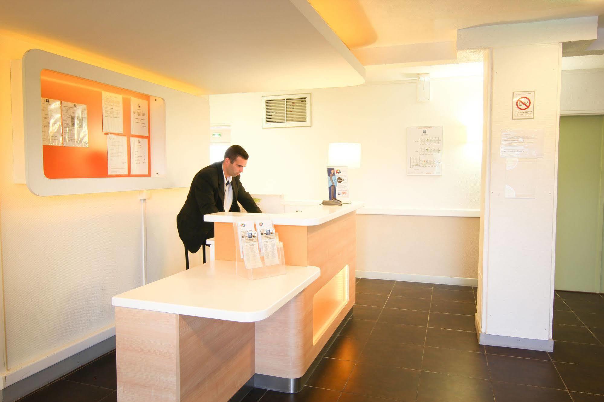 Ibis Budget Шатодён Экстерьер фото